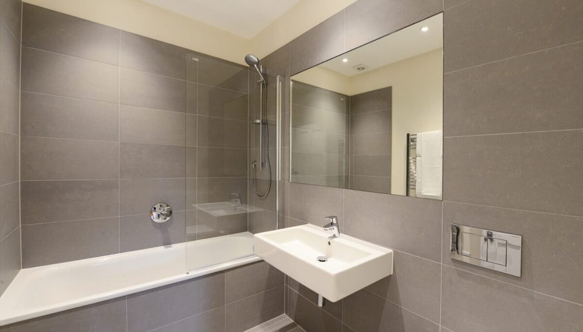 Three Bedrooms Flat Hammersmith