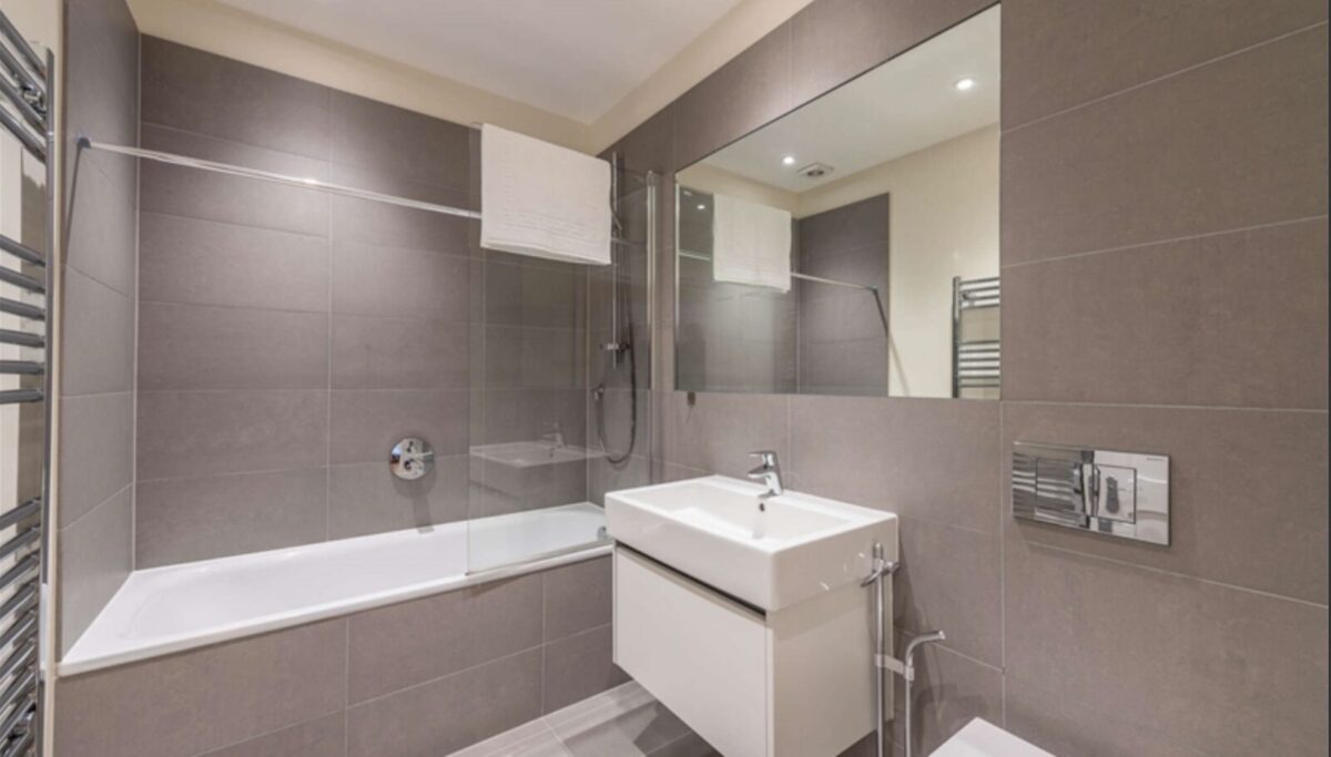 Three Bedrooms Flat Hammersmith