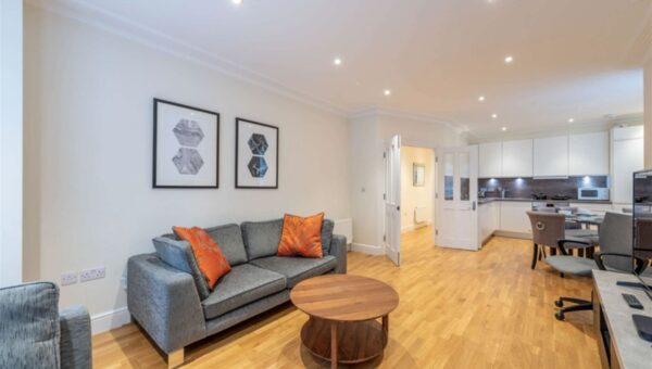 Three Bedrooms Flat Hammersmith